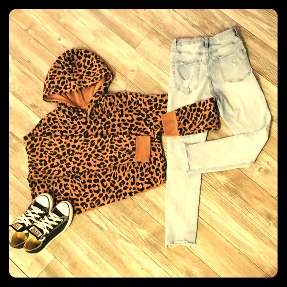 Leopard CropHoodie - Picture 1 of 5